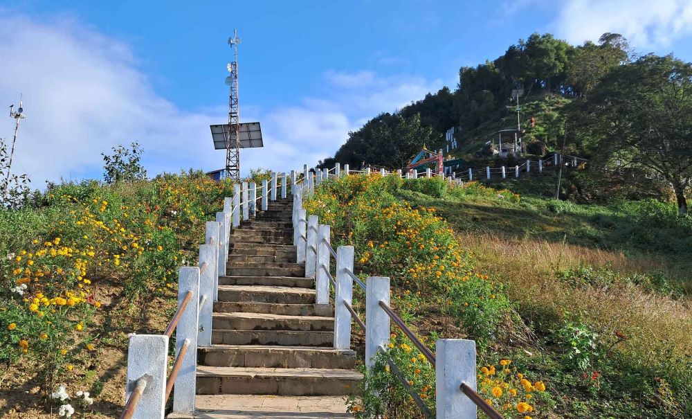 मझुवागढीलाई ‘फूलैफूलको पहाड’ बनाउने अभियान       